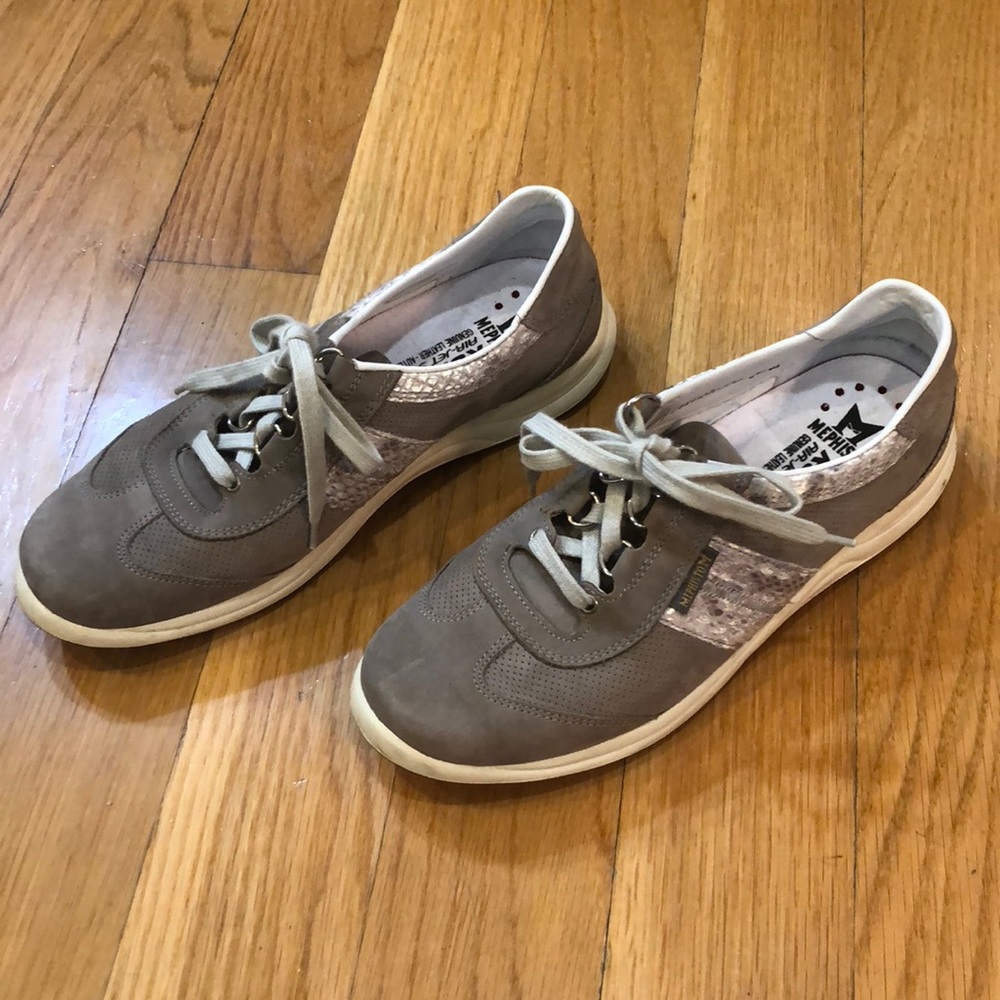 Mephisto Leather Perfore sneaker in light gray EUC